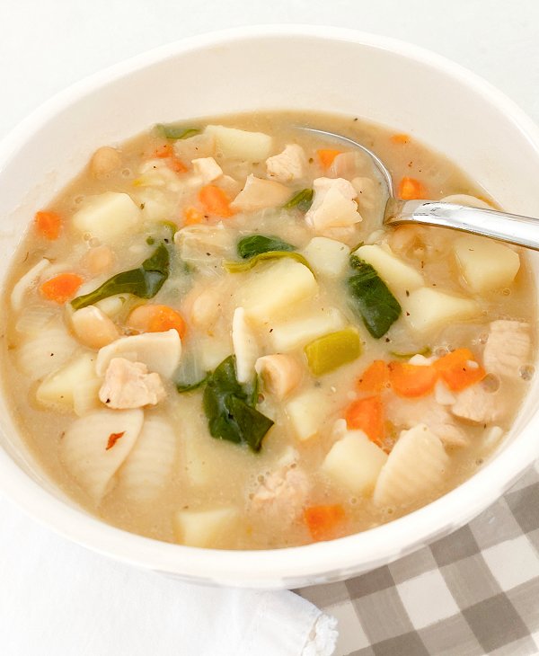 Tuscan Chicken White Bean and Spinach Soup