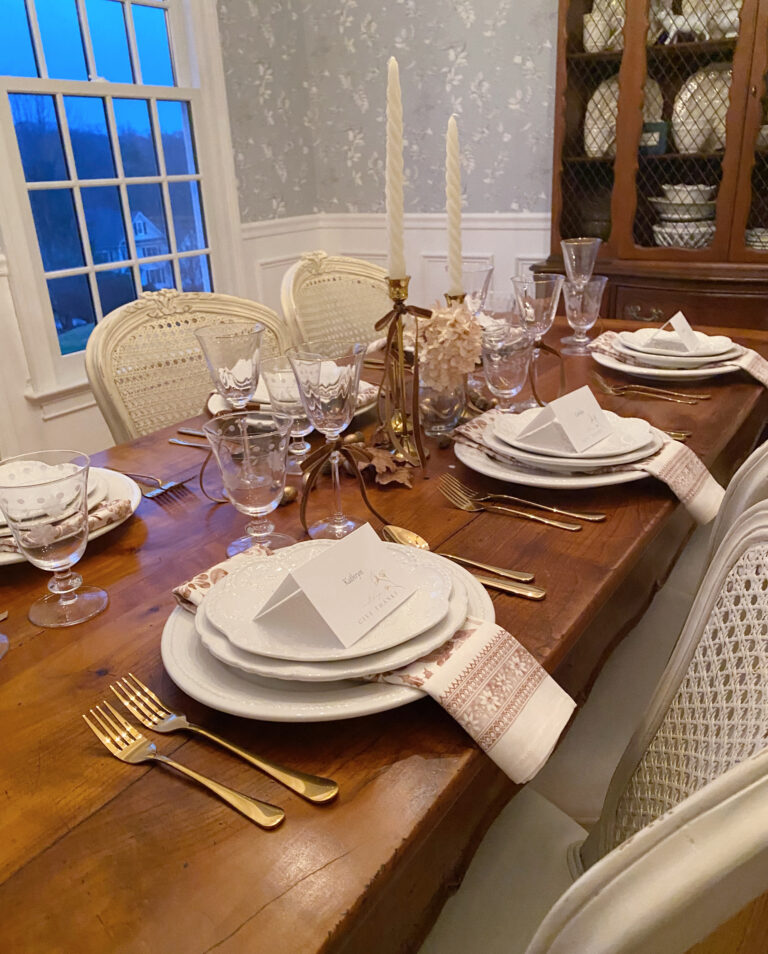 Set a Beautiful Thanksgiving Table